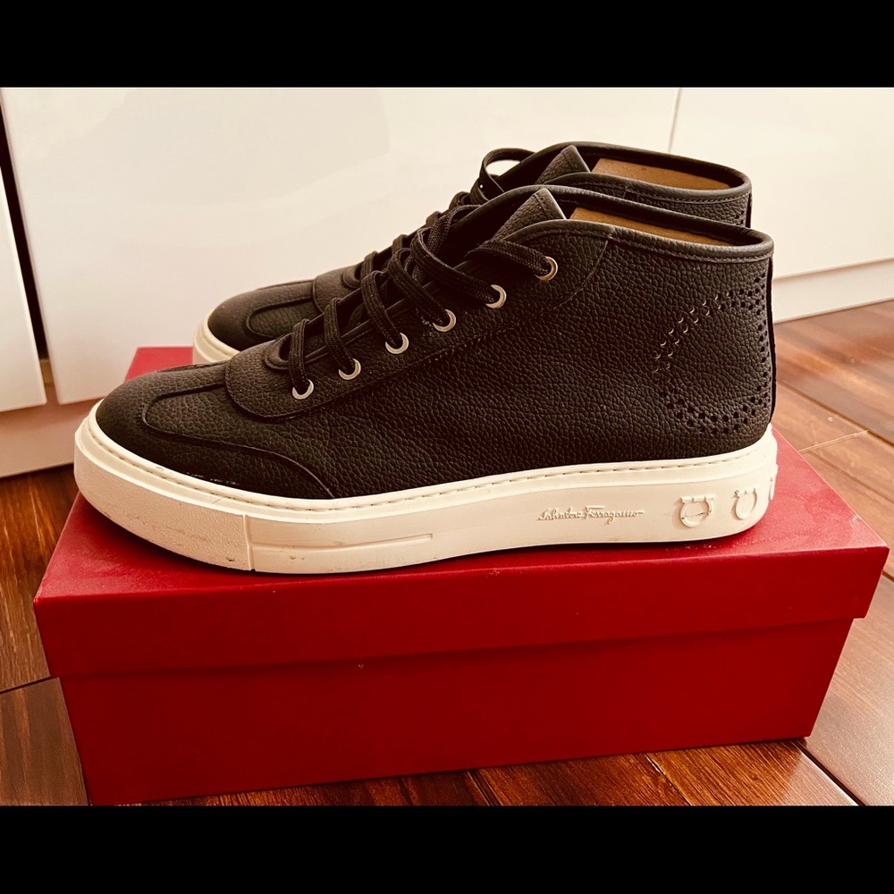 Salvatore Ferragamo Men Black and white sneakers.